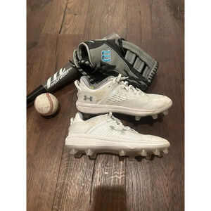 Size 8 - Under Armour Yard MT White Metallic Silver